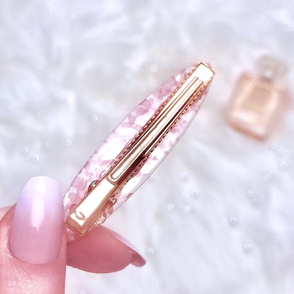 💚10/$10💚NEW Clear Pink Acrylic Thin Oval Hair Clip - Picture 5 of 5